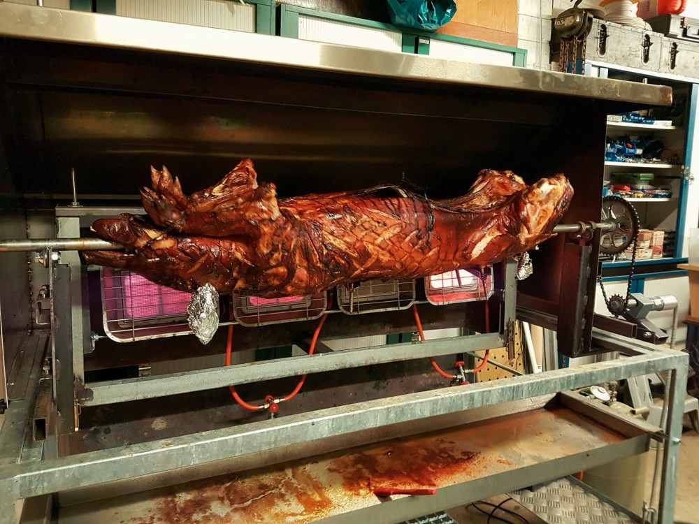 Spanferkel Tinas Geburtstag.jpg (550.68 KiB) 27778 mal betrachtet Spanferkel Tinas Geburtstag.jpg