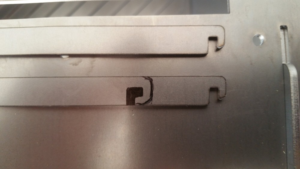 20180606_085109.jpg (521.54 KiB) 37219 mal betrachtet Die Schiene müsste 3.2mm länger werden das der Spalt in die Halterung passt und eingehakt werden kann.